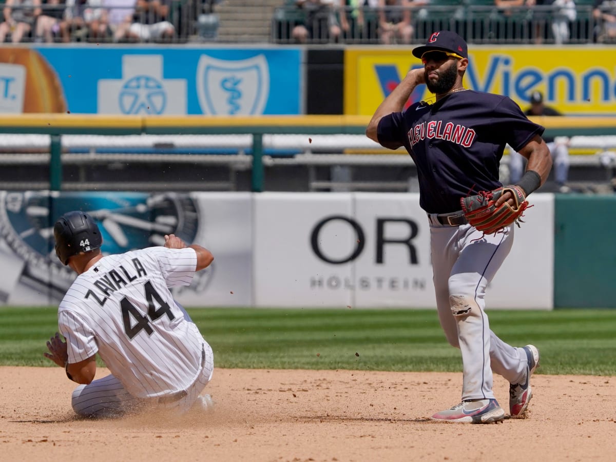 White Sox rally for 3 runs in ninth, beat Guardians 5-3 as teams