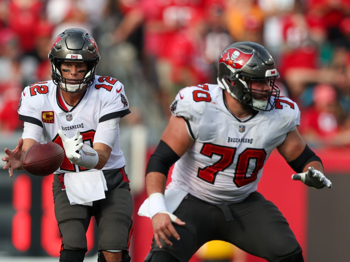 Bucs Center Robert Hainsey Injured in Meaningless Week 18 Game - Tampa Bay  Buccaneers, BucsGameday