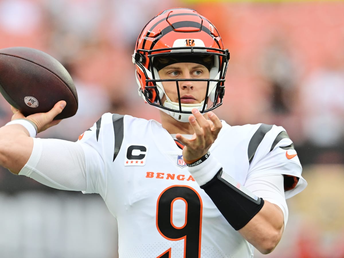 Joe Burrow Wears Bucket Hat & Dunks before Bengals Game