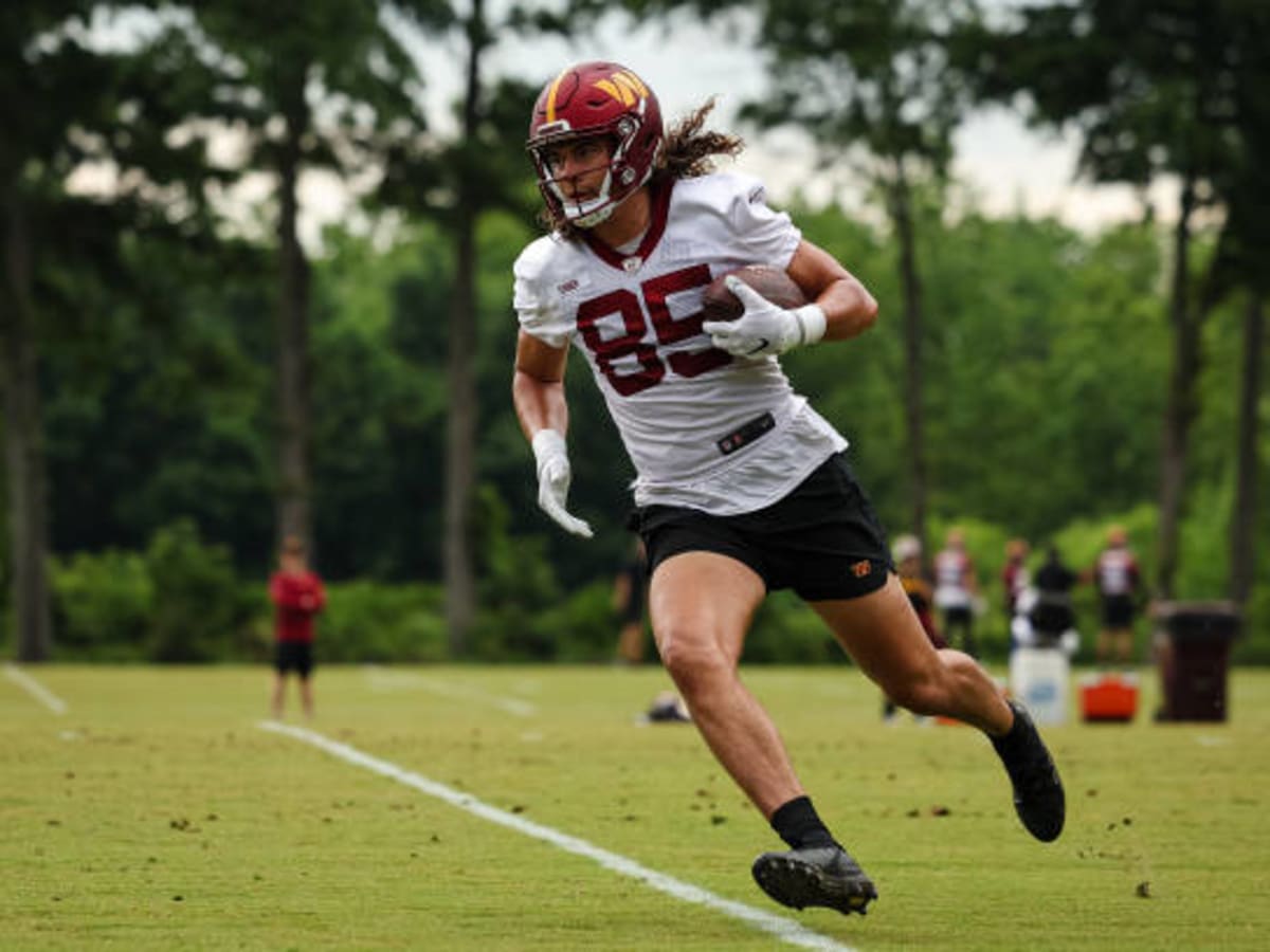 Washington Commanders tight end Curtis Hodges (80) arrives for a NFL  football practice at the team's training facility, Wednesday, July 26, 2023  in Ashburn, Va. (AP Photo/Alex Brandon Stock Photo - Alamy