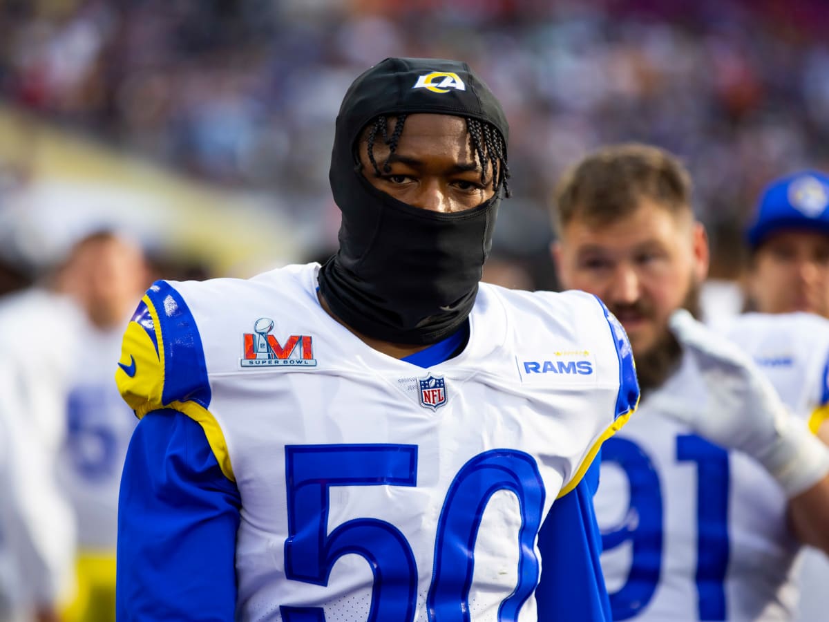 Looks like rookie linebacker Ernest Jones calling shots on LA Rams D