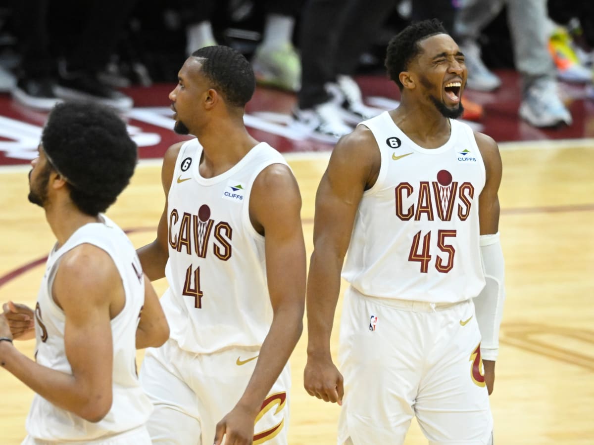 The Cleveland Cavaliers Have a New Court (VIDEO)