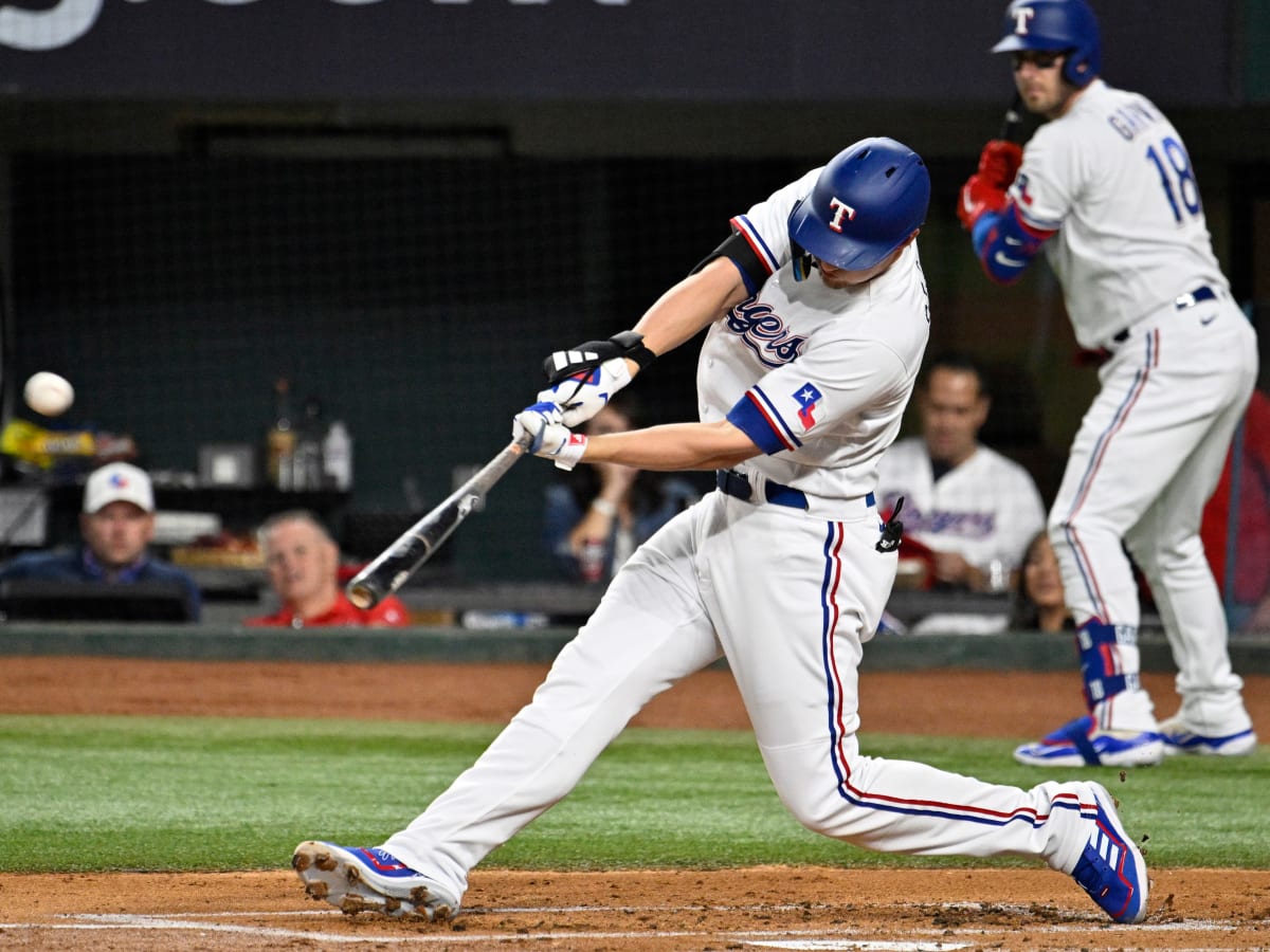 Houston Astros bats pummel Texas Rangers in ALCS Game 3