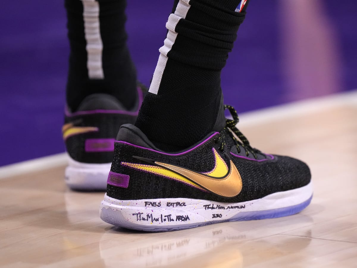 lebron shoes in lakers