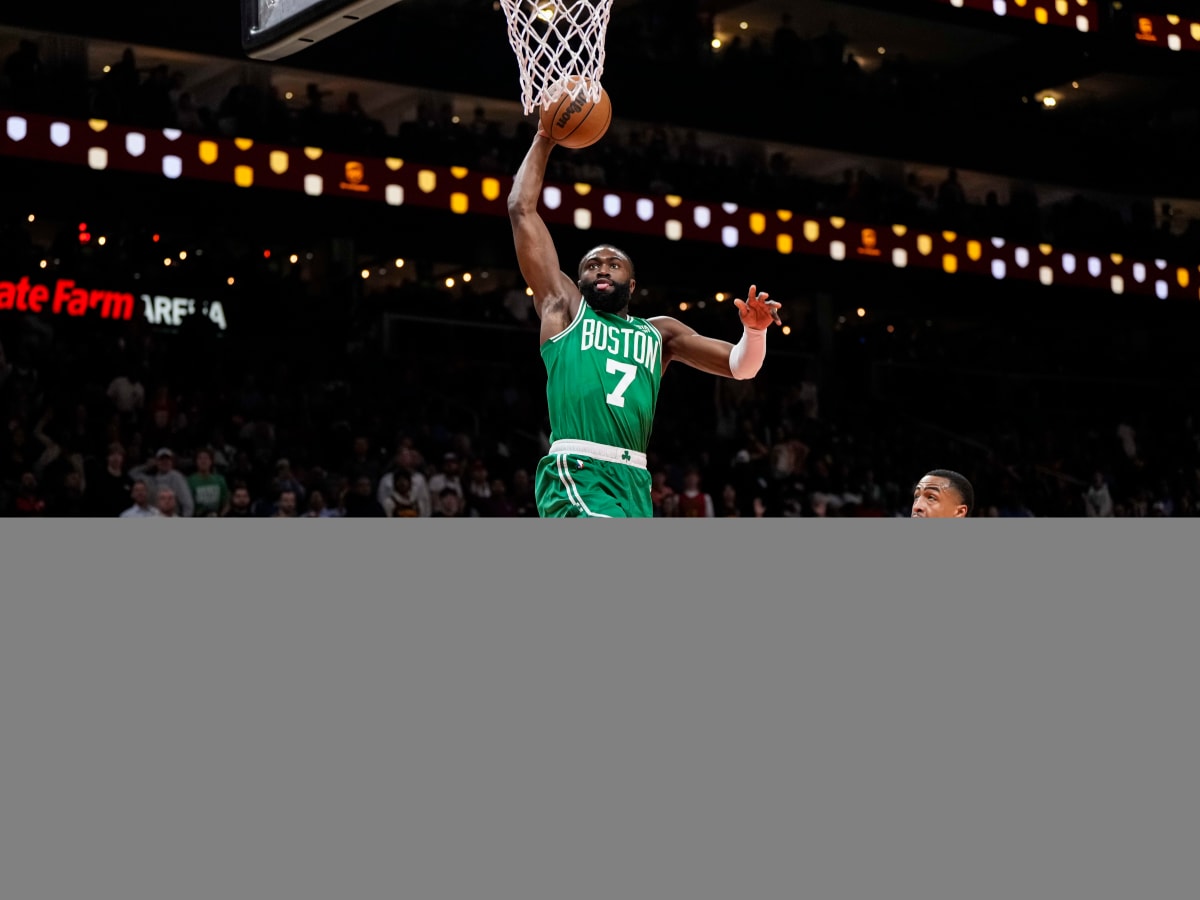 Celtics-Warriors: Jaylen Brown one-handed dunk highlights strong