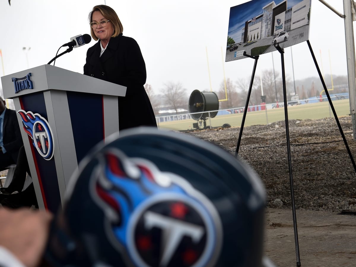 Price for Tennessee Titan's co-owner selling her stake reportedly tops $500  million as Adams family remains in control - Nashville Business Journal