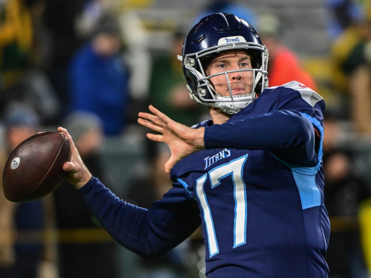 Tennessee Titans Battle Rare Cold in Addition to Green Bay Packers - Sports  Illustrated Tennessee Titans News, Analysis and More