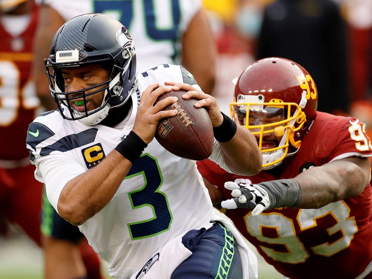 Russell Wilson's Pregame Outfit for Broncos-Seahawks Turns Heads - Sports  Illustrated