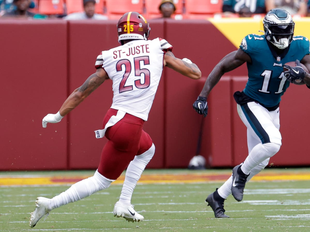 Benjamin St-Juste of the Washington Commanders jogs to the field for  News Photo - Getty Images