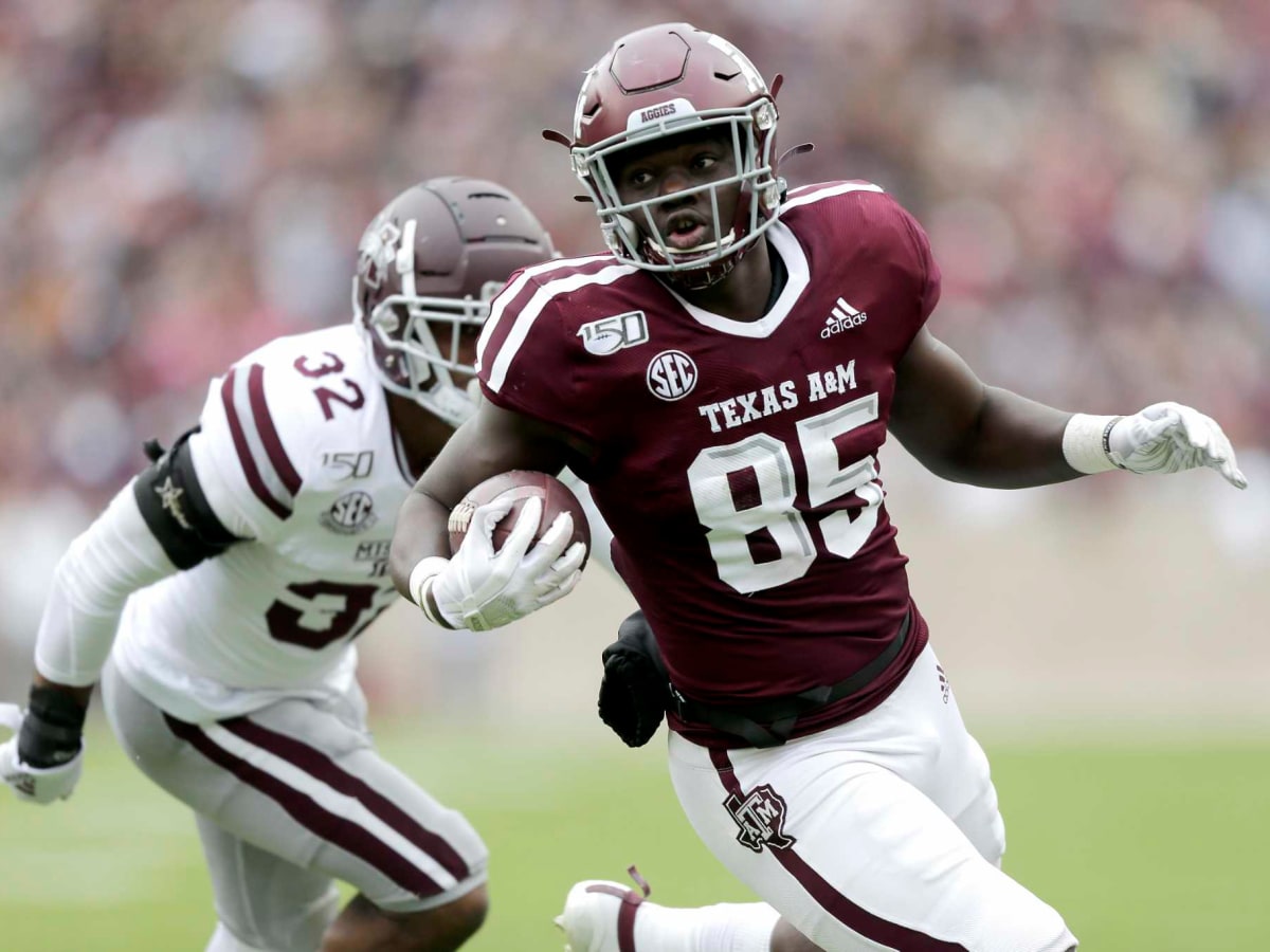 Texas A&M tight end Jalen Wydermyer (85) celebrates with Isaiah