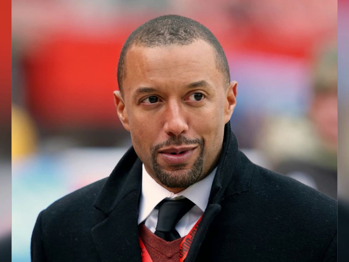 Executive vice-president Sashi Brown watches before an NFL football game  between the Jacksonville Jaguars and the Cleveland Browns, Sunday, Nov. 19,  2017, in Cleveland. (AP Photo/Ron Schwane Stock Photo - Alamy