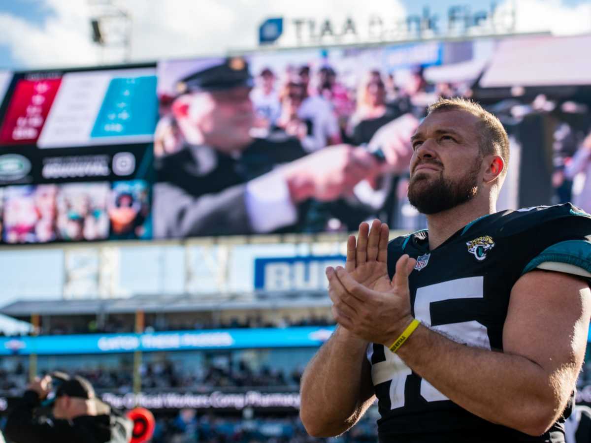 Andrew Luck retires: Jaguars player offers to buy fans' season tickets -  Sports Illustrated