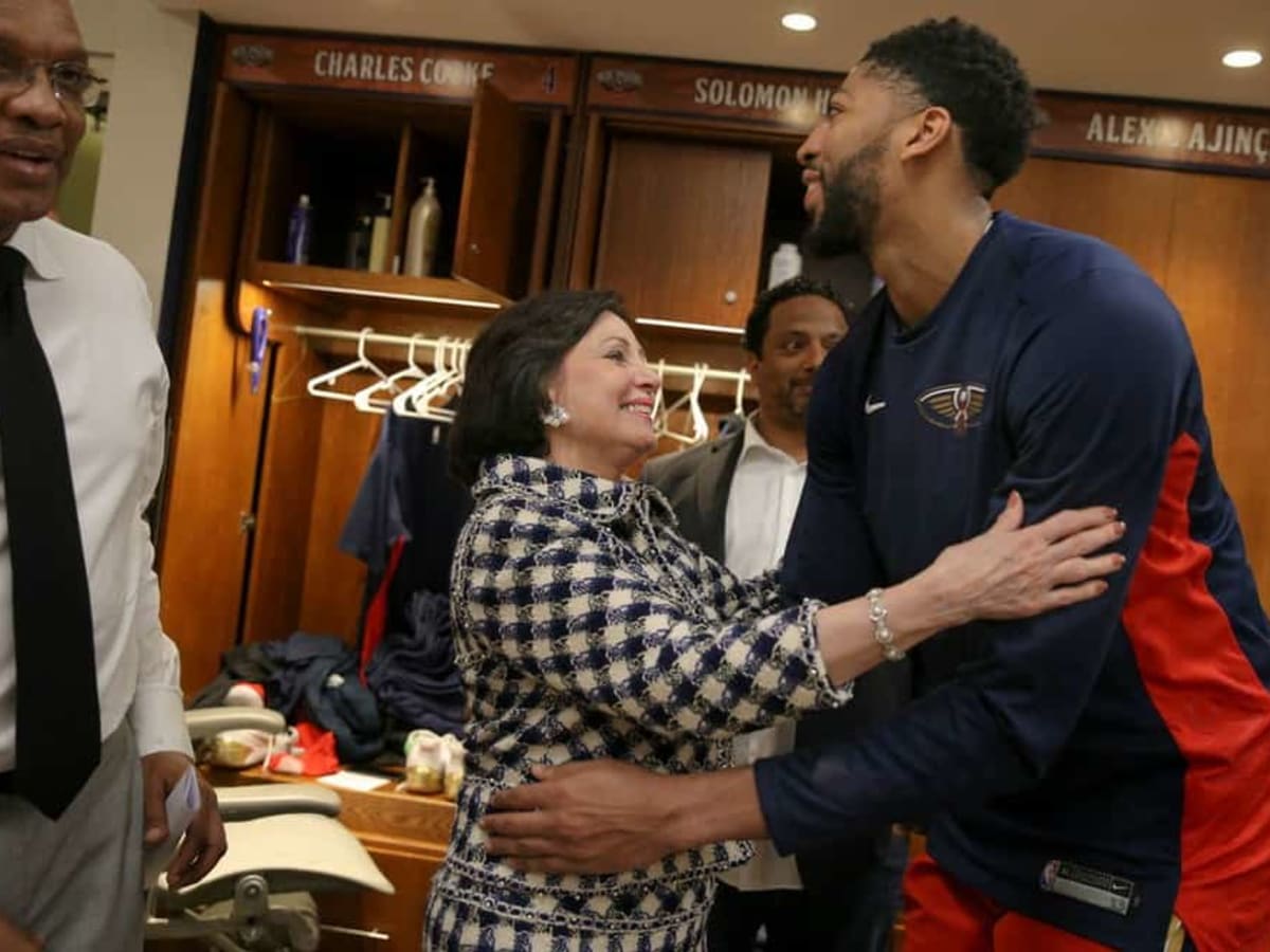 Gayle Benson hosts special breakfast for Saints and Pelicans staff