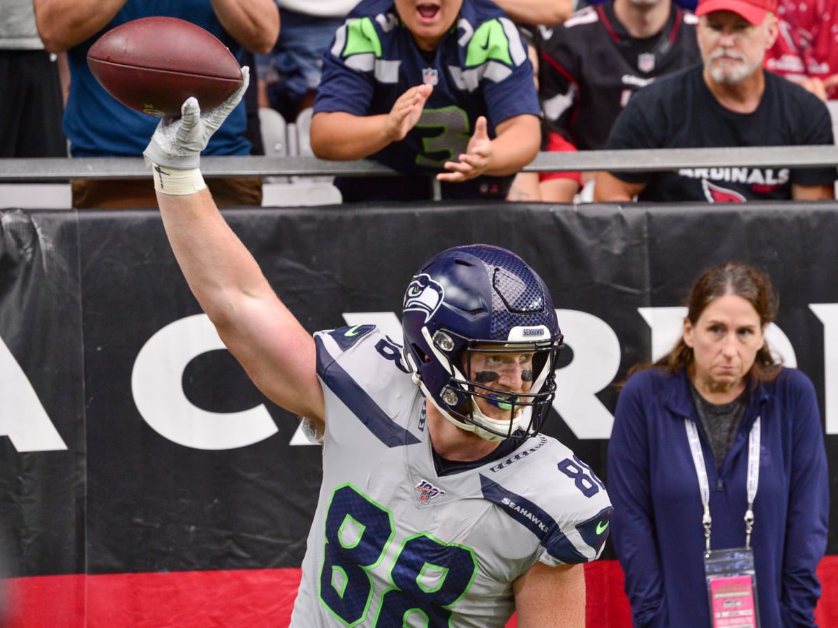 Seahawks place TE Will Dissly on injured reserve