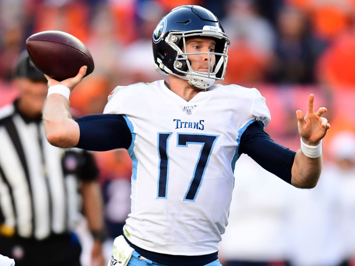 Titans bench Marcus Mariota for Ryan Tannehill