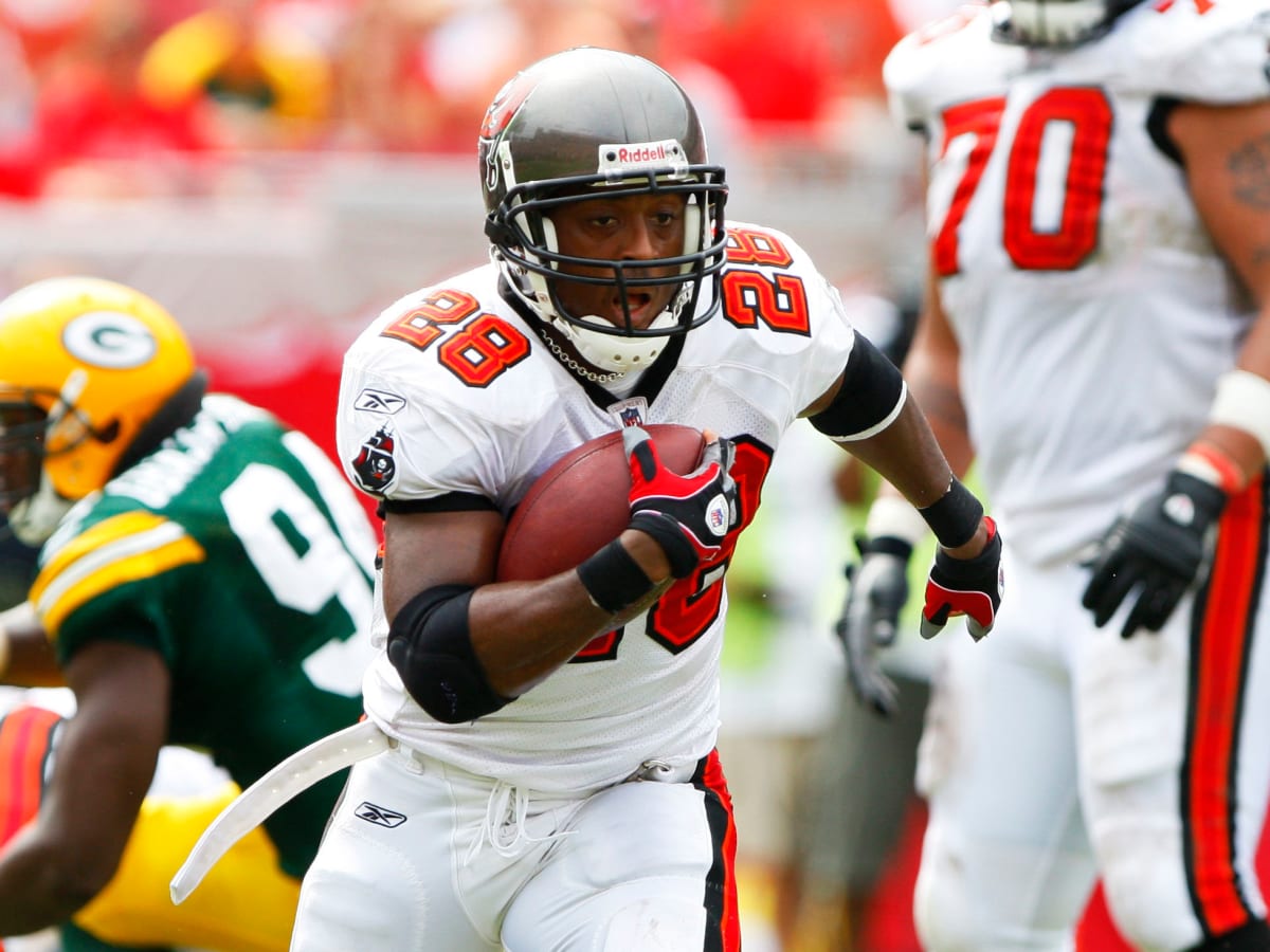 Warrick Dunn returns to the Buccaneers