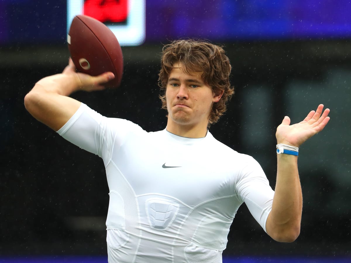 See How Justin Herbert Stacks Up With the Nation's Top Quarterbacks