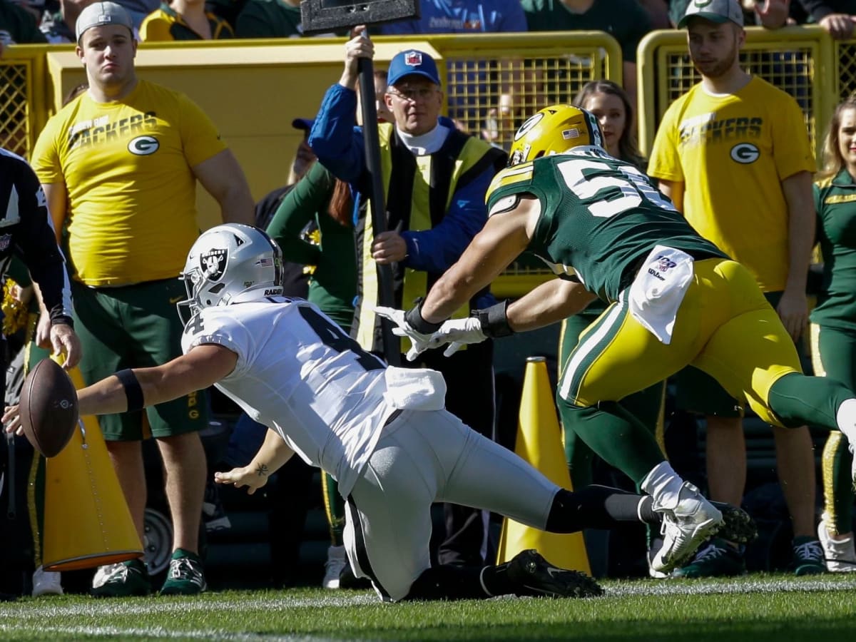 Fumble touchback mistake committed by Derek Carr vs. Packers