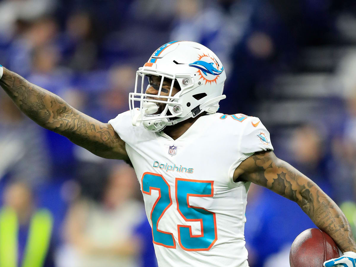 Dolphins Sign Xavien Howard To Extension