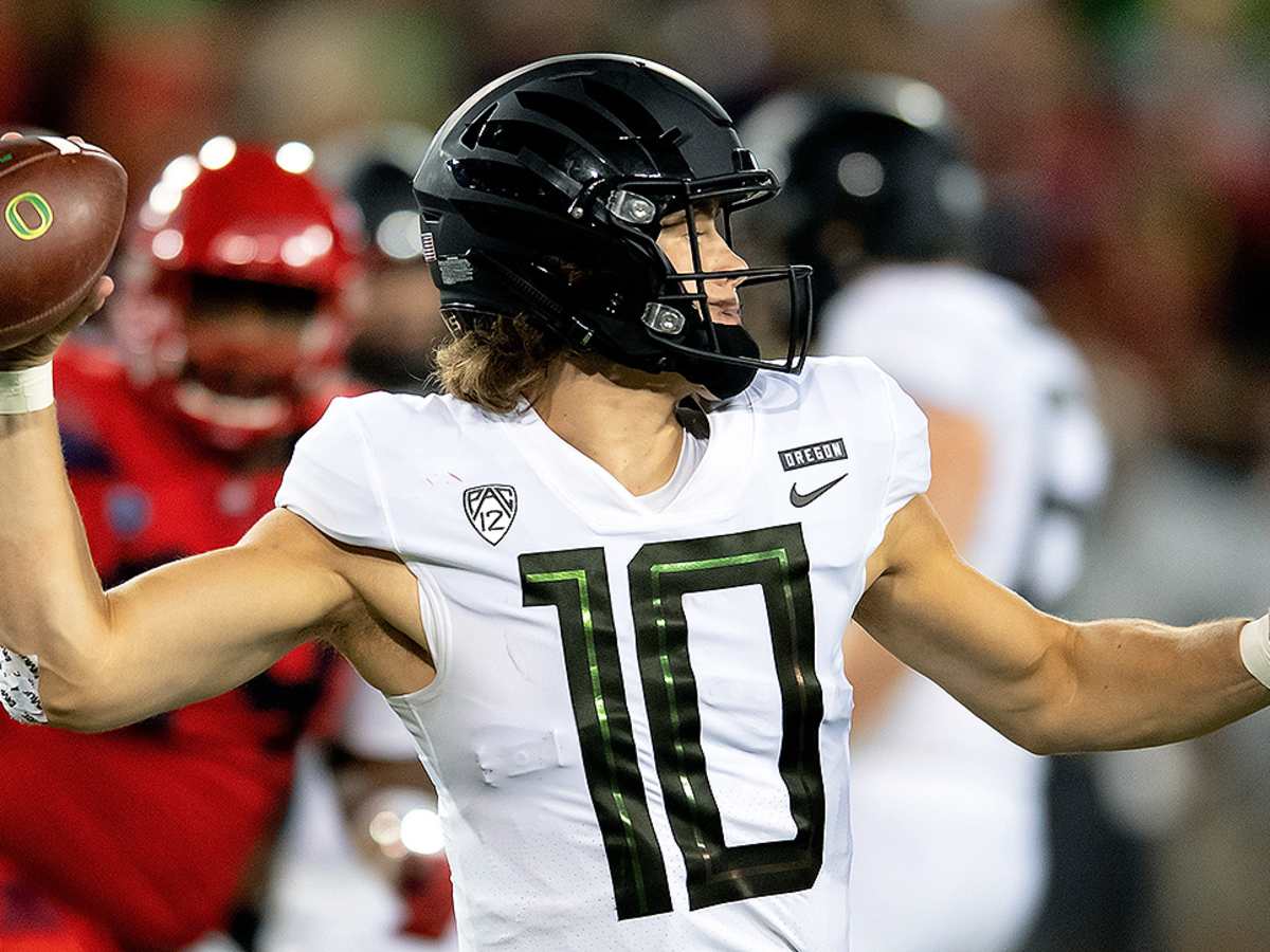 Top 50 2019 Pac-12 football players 11-20: Where does Oregon's Justin  Herbert land? - Pacific Takes