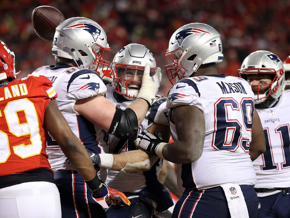 AFC Champion Patriots face Giants in Super Bowl XLVI