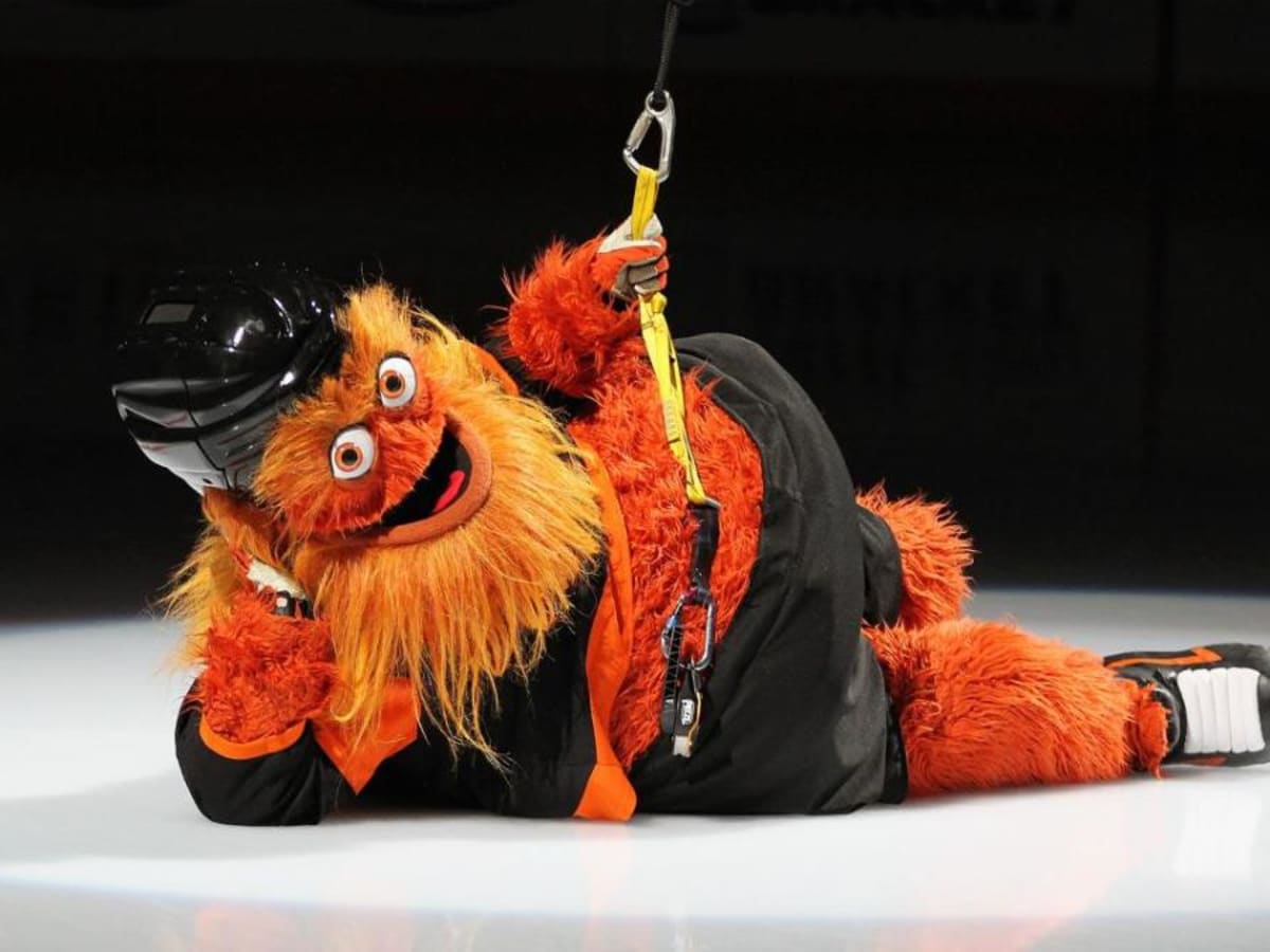 Philadelphia Flyers mascot Gritty - funny moments - September