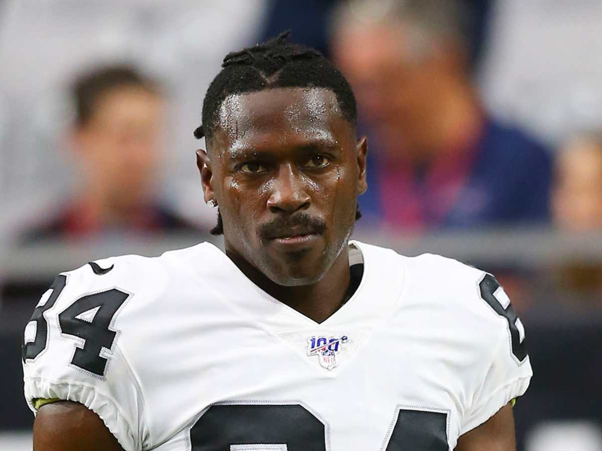 Antonio Brown ends helmet drama, picks 'Xenith Shadow' helmet for