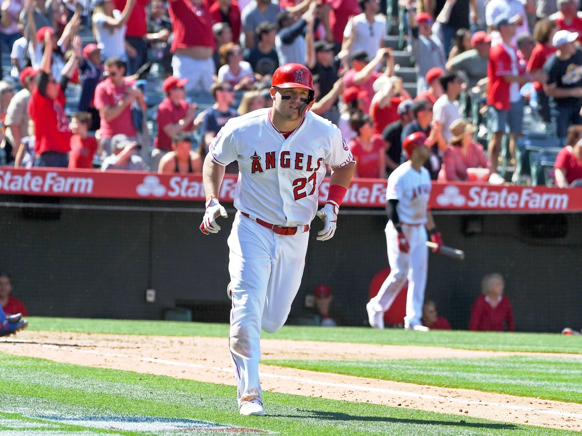 Mike Trout hit a triple on a check swing and MLB fans were in awe