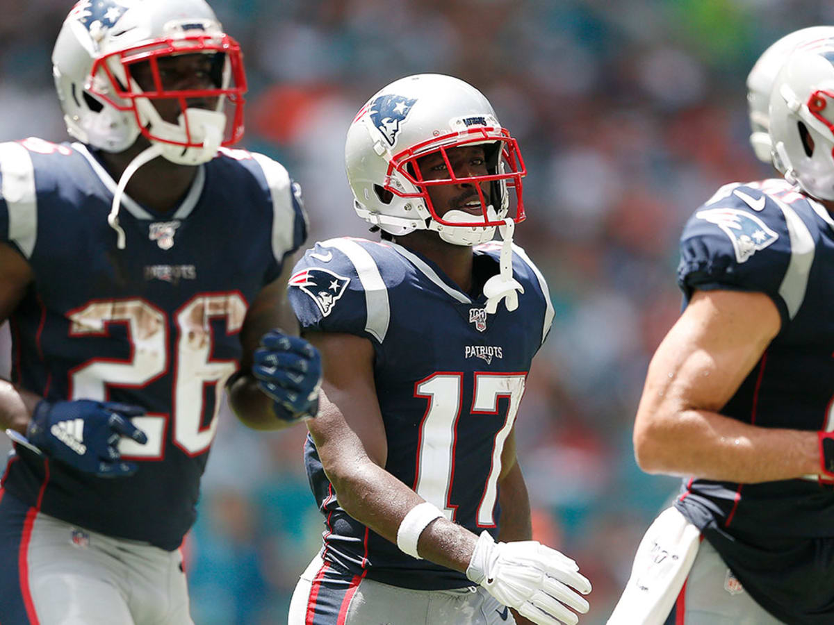 Josh Gordon starts for New England Patriots after report of benching