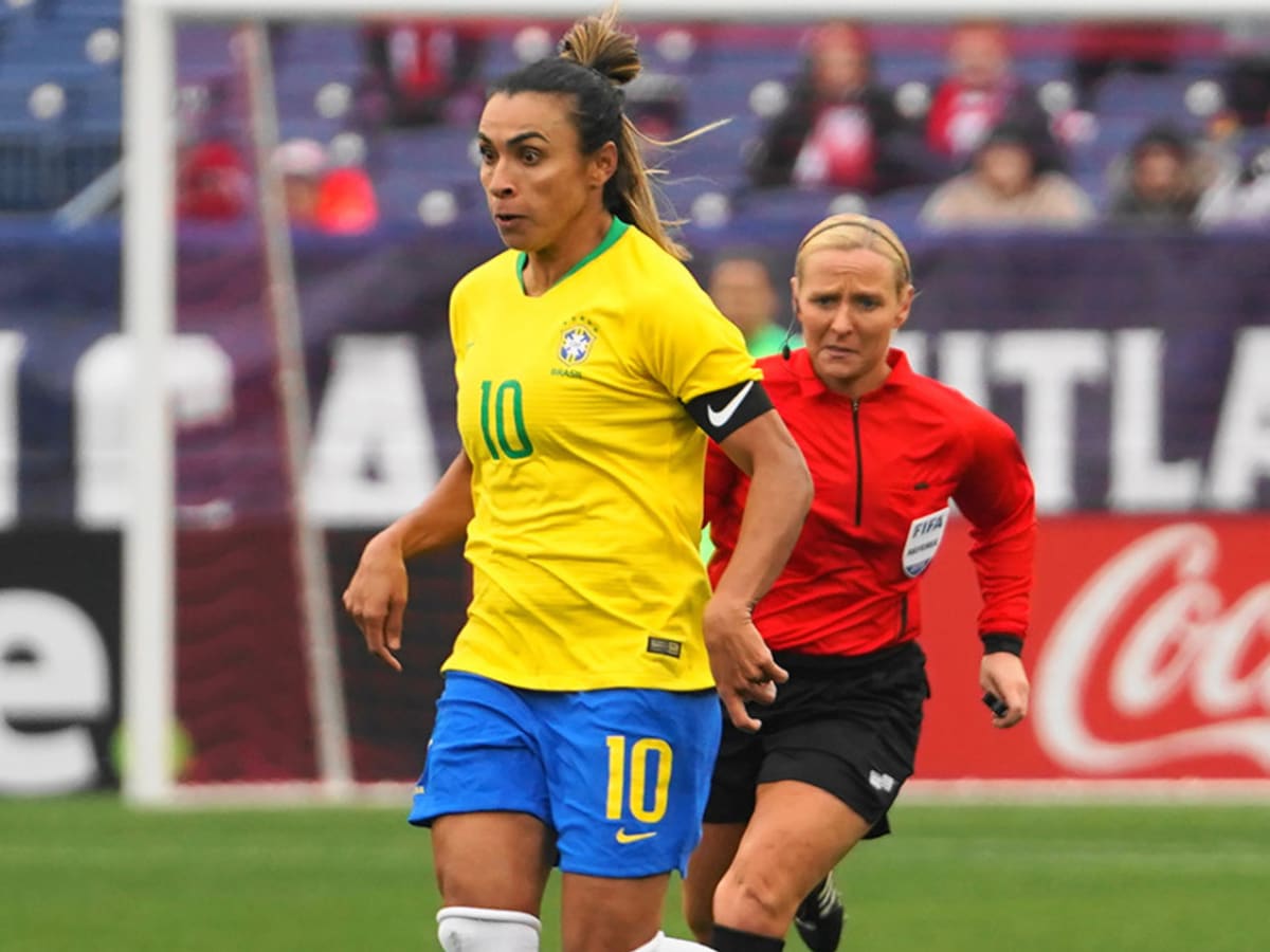 Marta returns from injury, looking toward her 6th World Cup