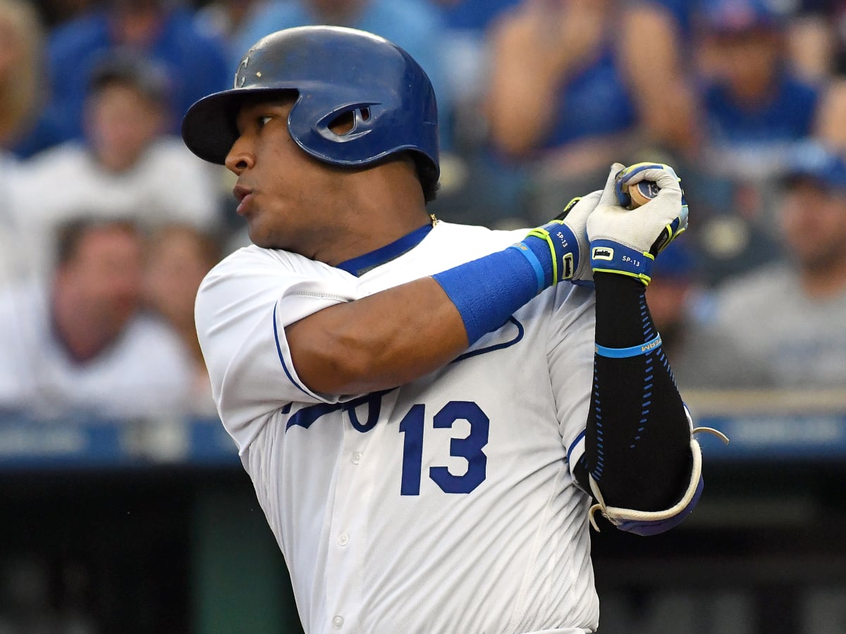 Star catcher Salvador Perez hurts elbow, may need season-ending surgery