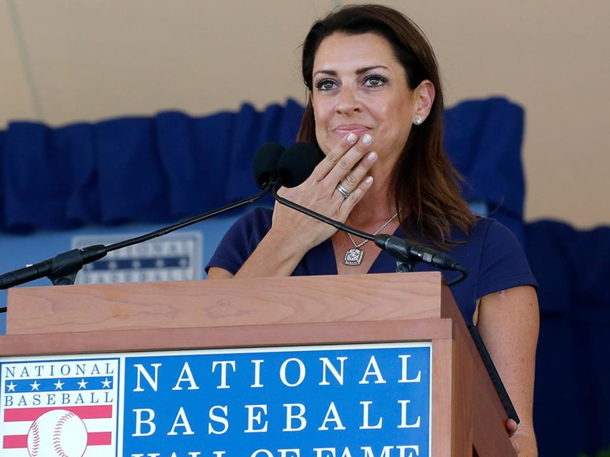 Roy Halladay's Wife Gives Emotional Speech At Hall Of Fame Ceremony - The  Spun: What's Trending In The Sports World Today