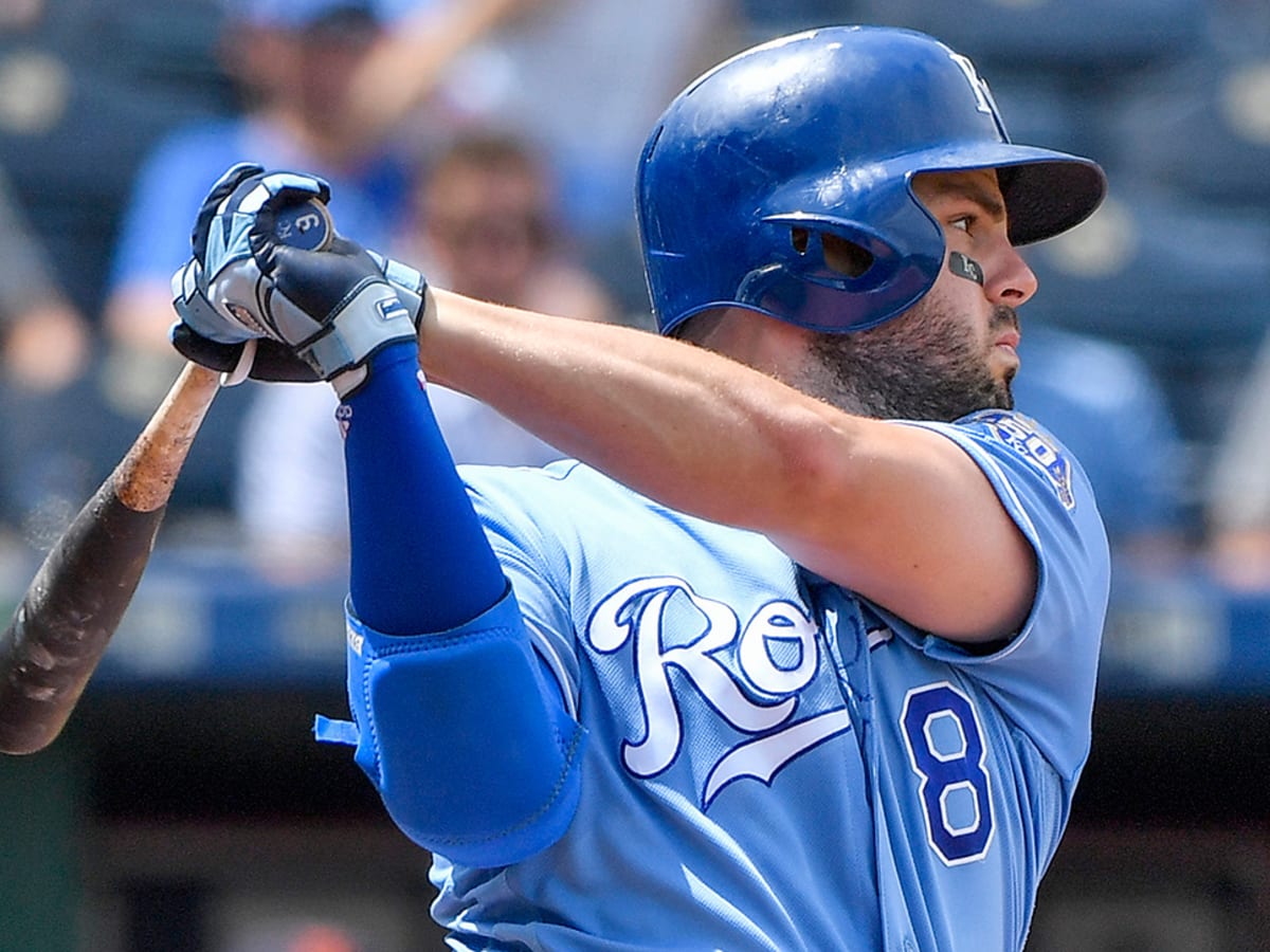 Mike Moustakas traded to Brewers