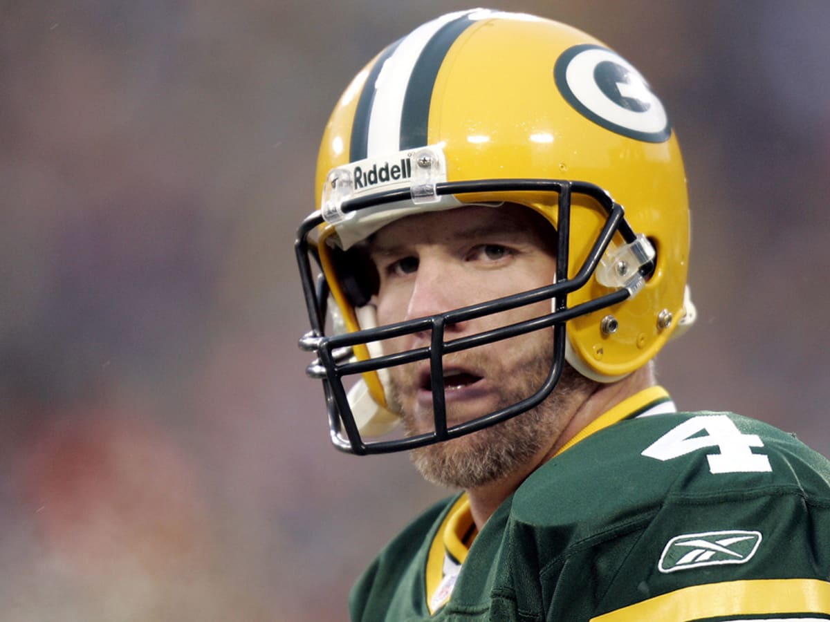 Brett Favre of the Green Bay Packers talks with head coach Mike Sherman  during a time out in a game against the Dall…