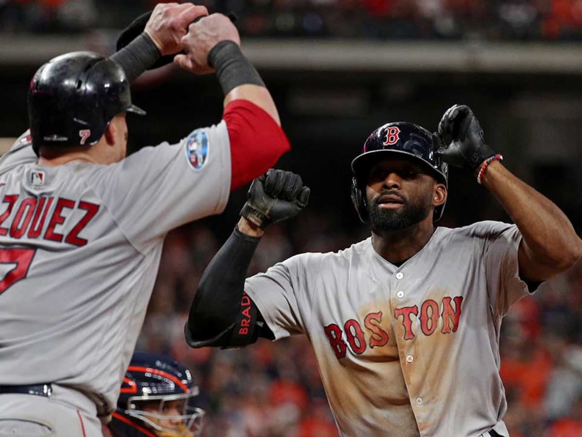 Holt lifts Red Sox over Mariners in 11th inning