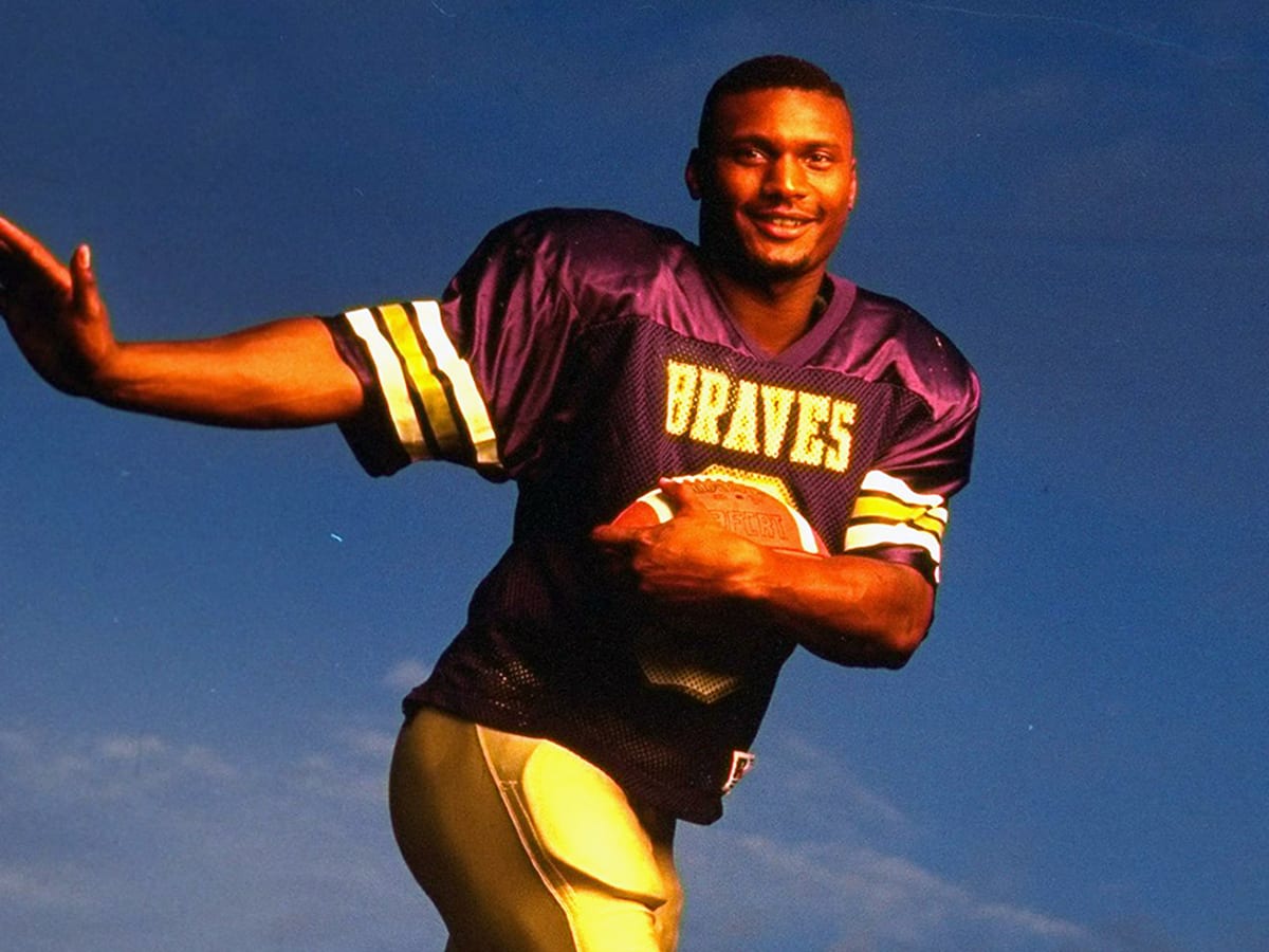 Alcorn State University Qb Steve Mcnair Sports Illustrated Cover Poster by  Sports Illustrated - Sports Illustrated Covers