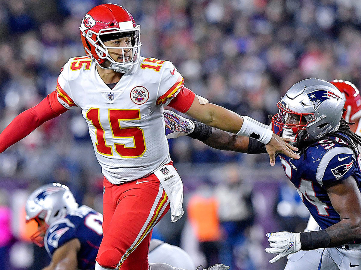 Mahomes throws for 3 TDs, Chiefs overwhelm Buccaneers