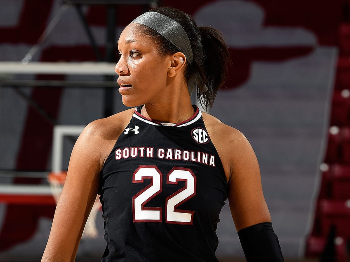 What South Carolina coach Dawn Staley said about Teaira McCowan