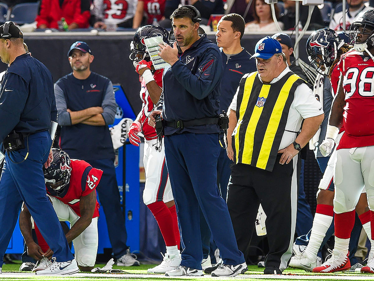 Titans coaching search: Mike Vrabel becomes first to interview