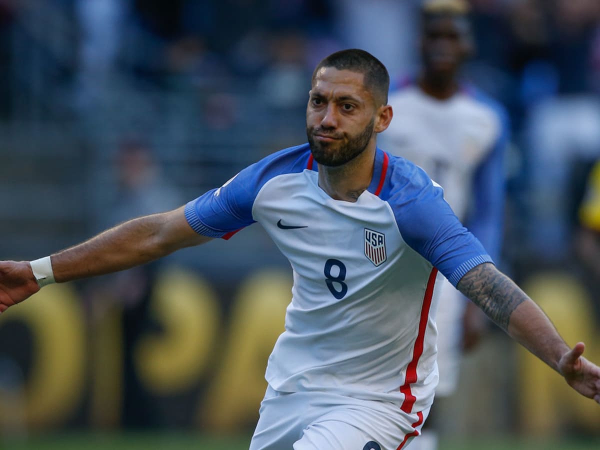 Soccer star Clint Dempsey speaks out against former coaches dismissal