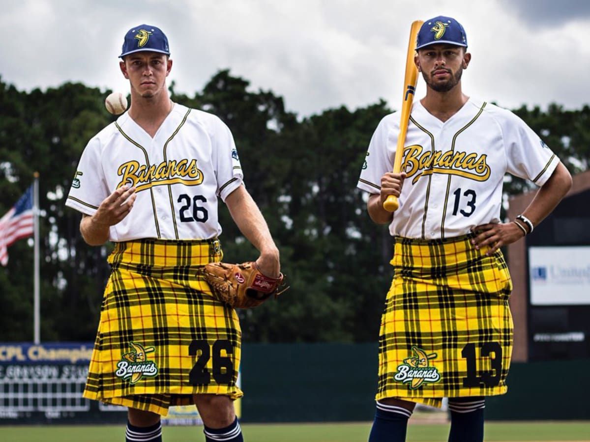 Ex-World Series champion pitches in kilt at Savannah Bananas game