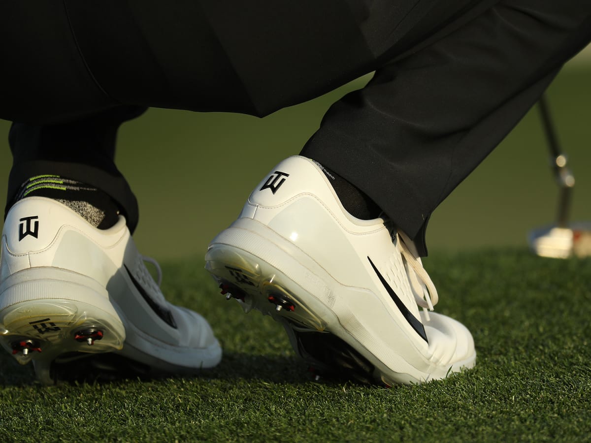 tiger woods golf spikes