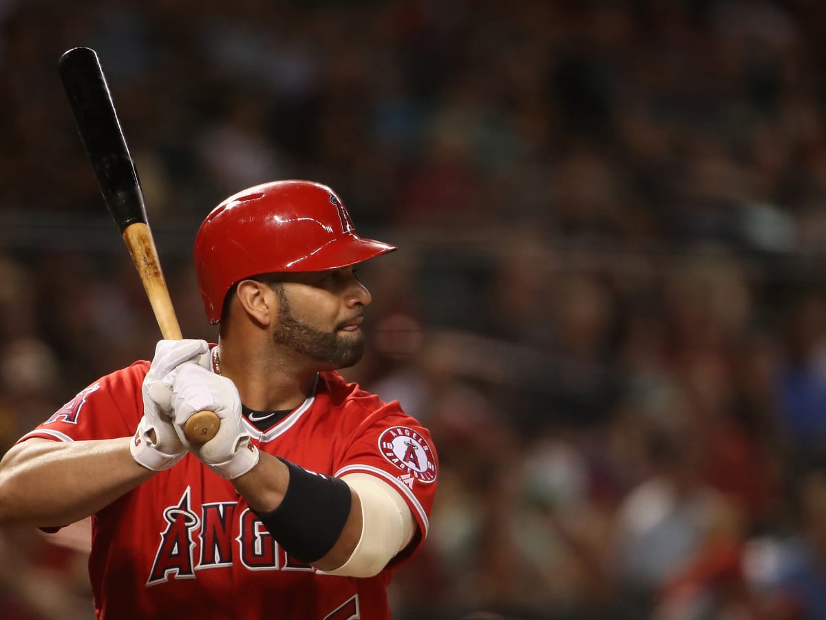 Albert Pujols likely out for season after left knee surgery