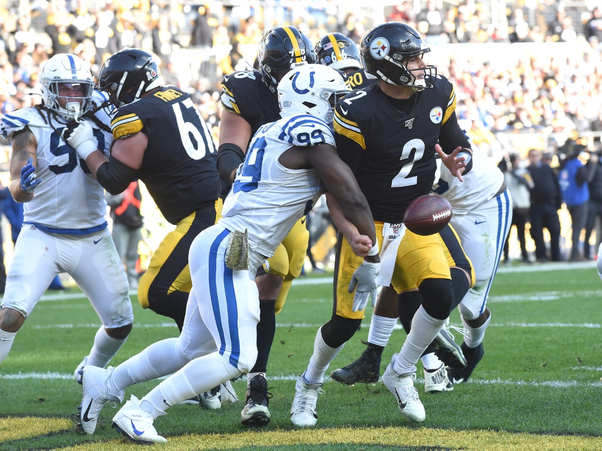 Steelers Slip Past Turnover-Prone Titans