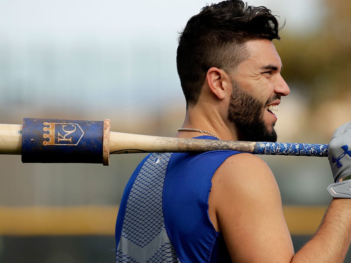 Royals sign Eric Hosmer to 2-year deal