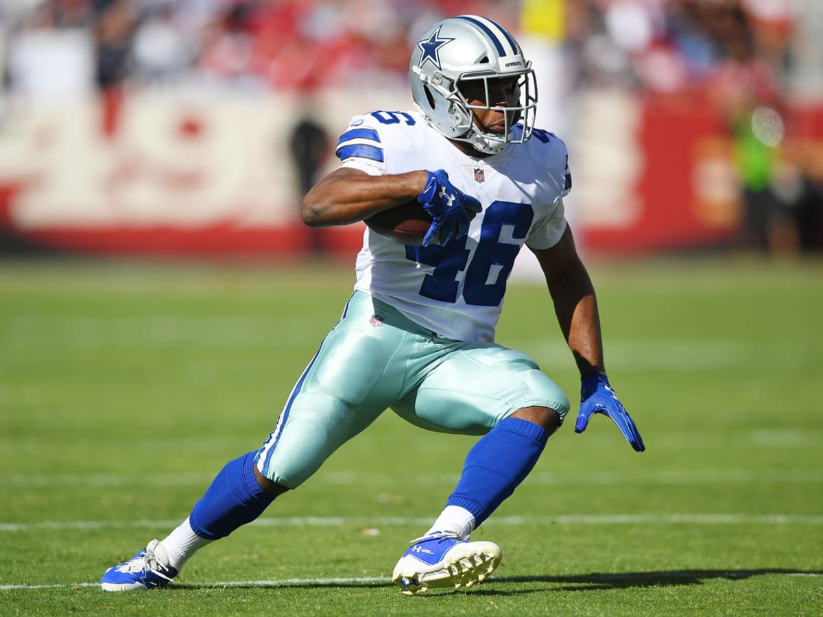 Dallas Cowboys running back Ezekiel Elliott signals first down