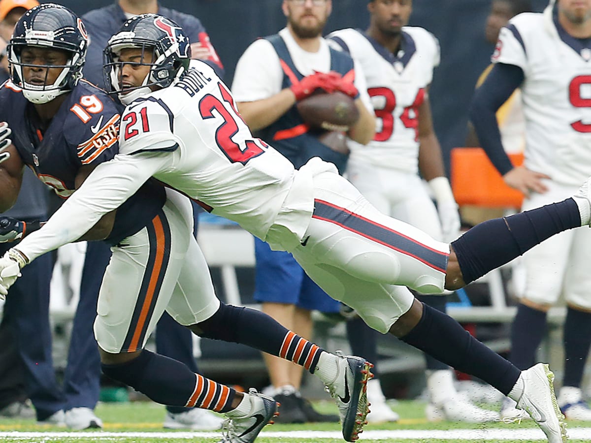 Corberback Melvin Jenkins of the Atlanta Falcons watches the action News  Photo - Getty Images