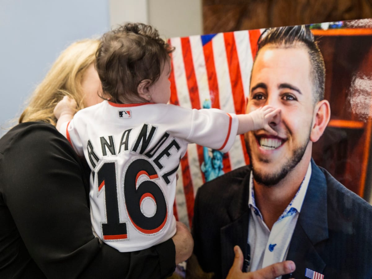 Jose Fernandez family at Marlins game on his birthday - Sports