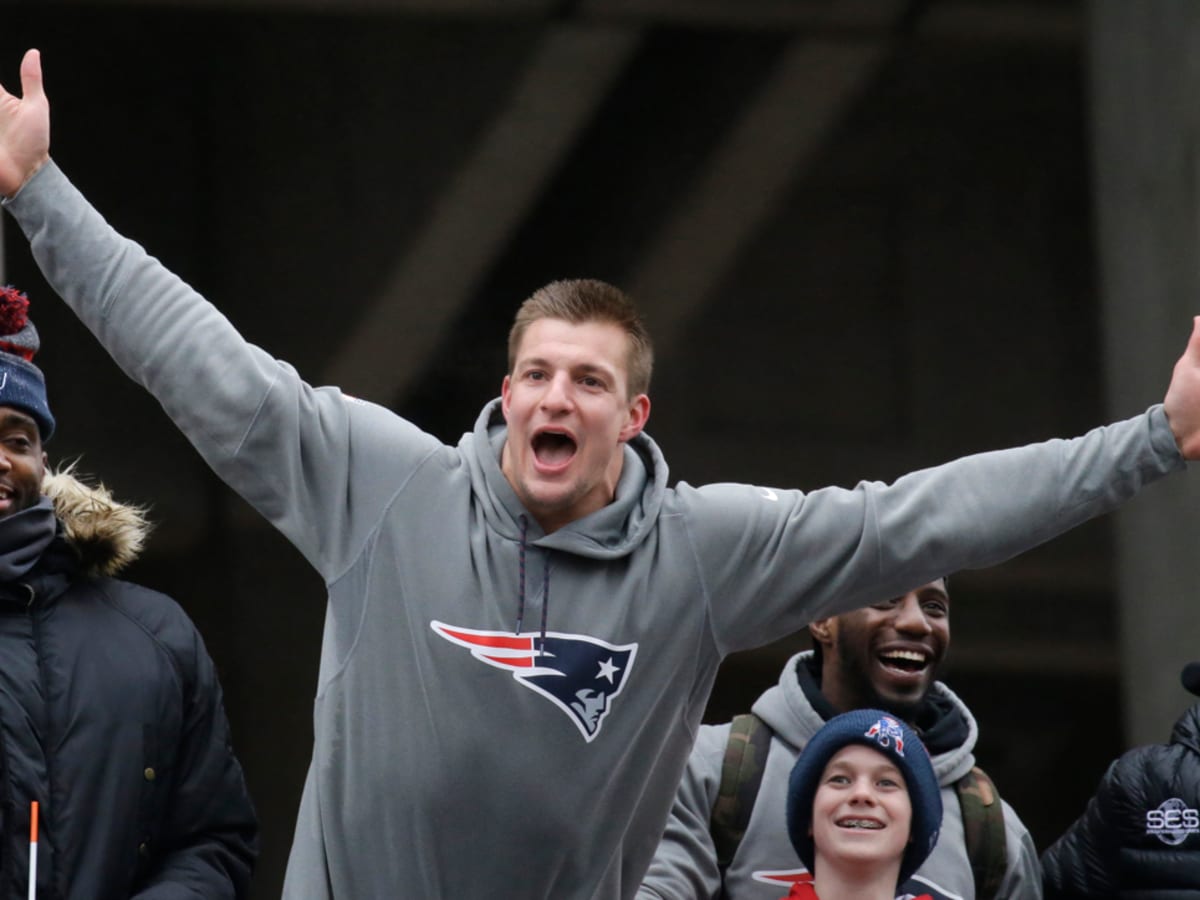 New England Patriots restructure Rob Gronkowski's contract for 2017, NFL  News