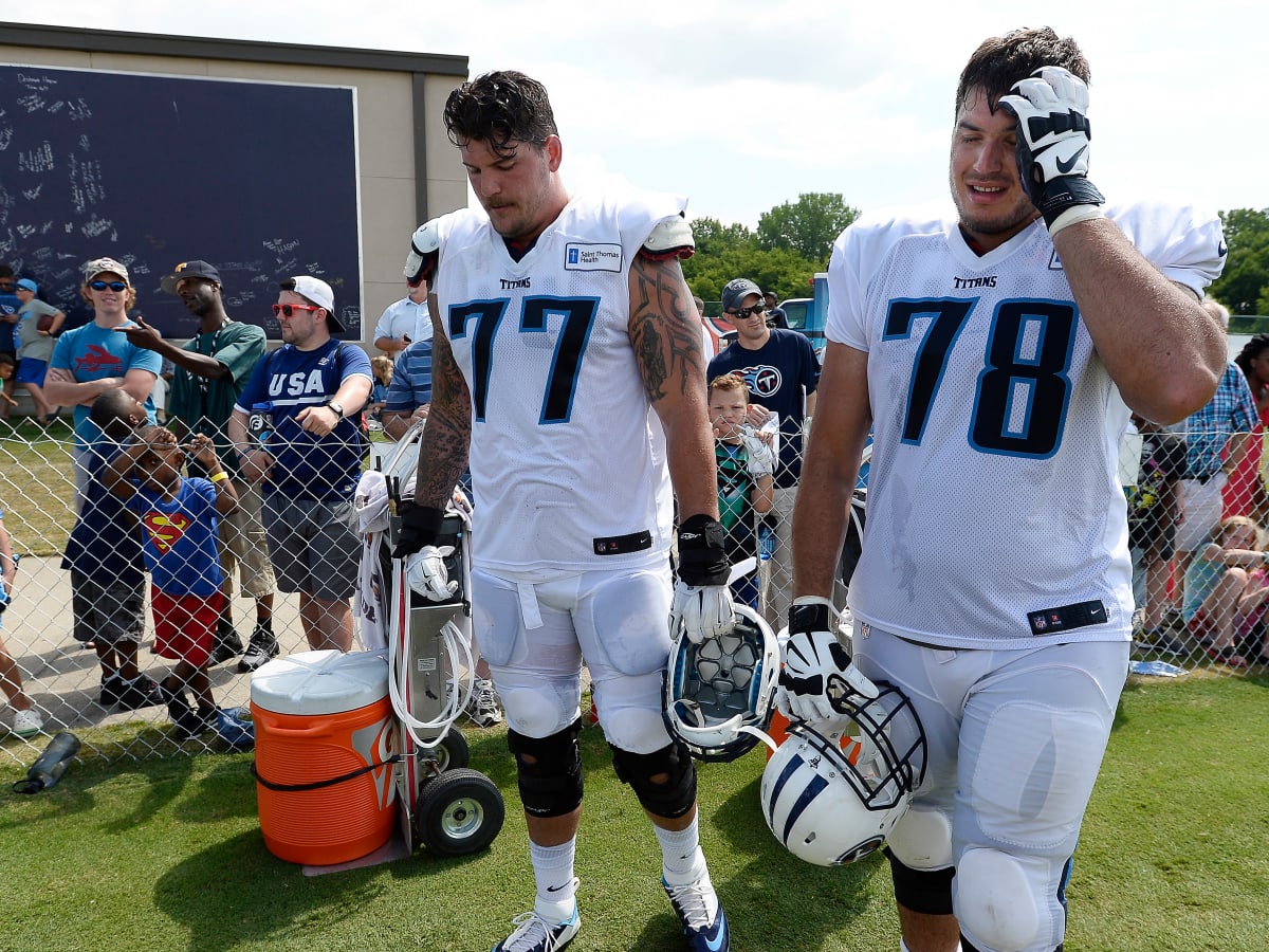 Taylor Lewan posts a picture of himself in a Titans jersey with no